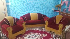 Red and cream velvet sofa in a good condition for