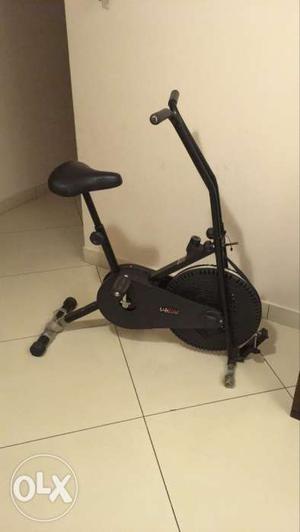 Static Exercise bike with tummy twister.