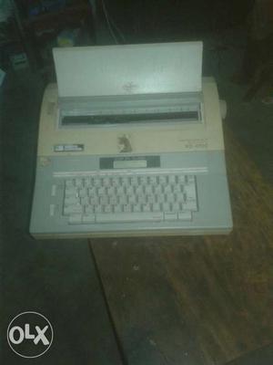 White And Grey Electronic Desk Typewriter