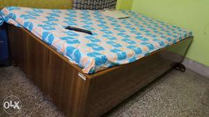 6.5 ft x 4 ft double bed with box storage and mattress