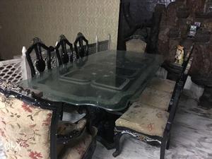 8 seater dining table its a antique table