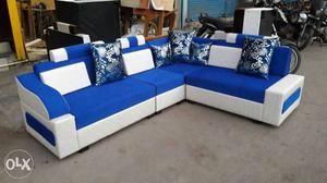 Blue and whaite coloure corner sofa
