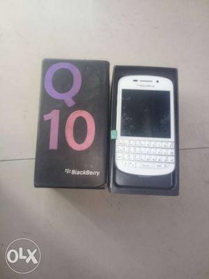 BoX PcK blackberry Q10 (4G) wid all accessories.