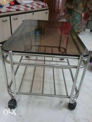 Centre table in good condition (teapoy)