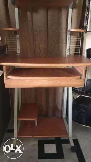 Desktop table for sale in sector5 gurgaon