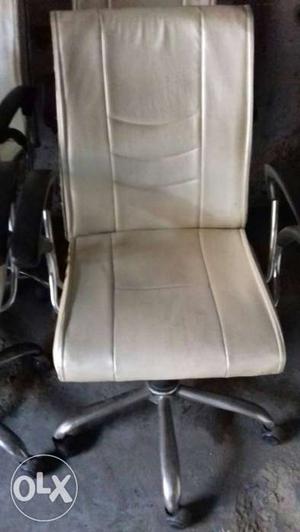 I want to sell my brand new chair 10 chair each 