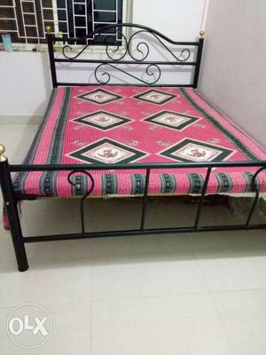 Queen size(5 x 6.5) bed with cotton mattress