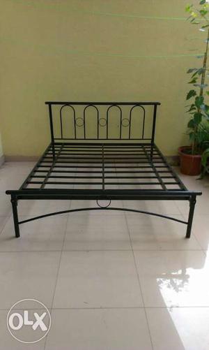 Want to sell 2 iron cot. 6*5ft. (without