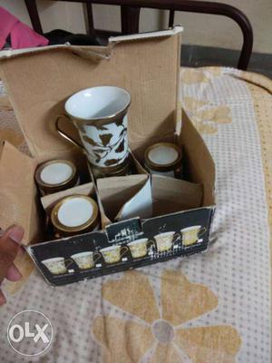 White-and-brown Ceramic Mug Set