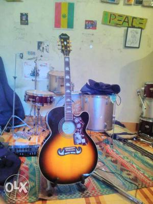 Epiphone ej200ce in very good condition 2 months