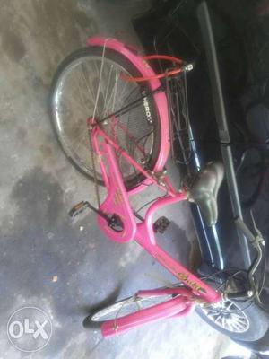 Ladies bi cycle 0ne year old in best condition