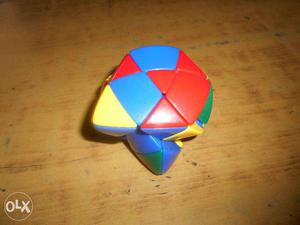 Mastermorphix cube/pyramid cube