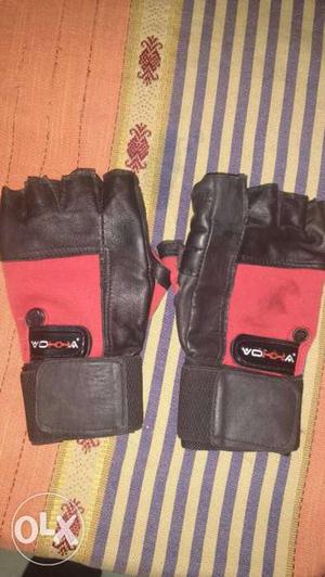 Red-and-black Gloves