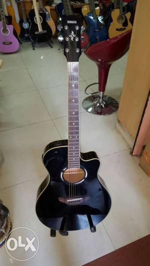 Yamaha Guitar with A Very Fine Condition original