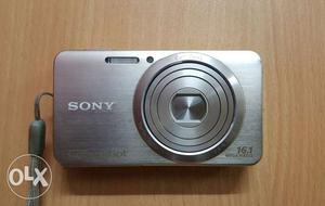 16 Megapixel digital camera