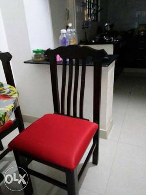 4 seater dining table, very good condition.