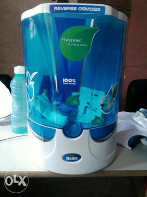 Blue And White Reverse Osmosis Water Purifier