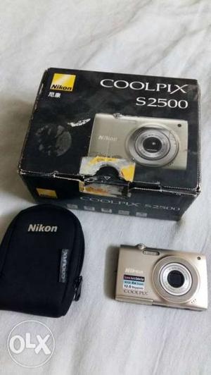 Brand new/unused NIKON COOLPIX S with all accessories
