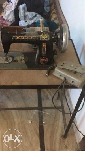Electric leg sewing machine in running condition