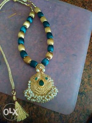 Gold White Pearl Pendant Necklace