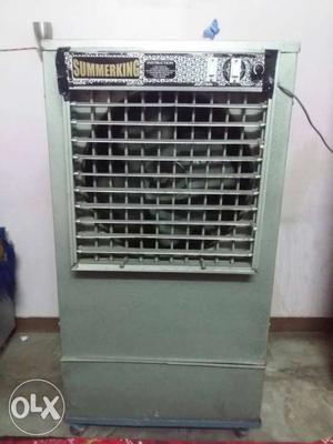 Heavy duty cooler with indo exhaust fan moter