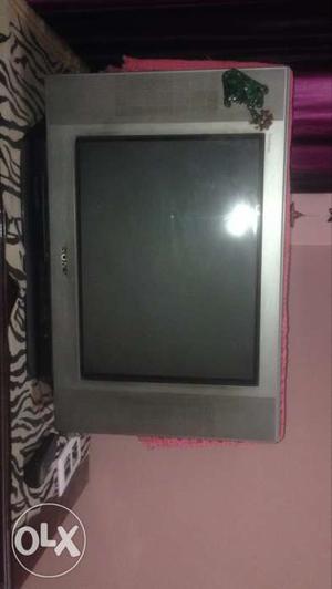 Its a 15 year old sony TV in quite good