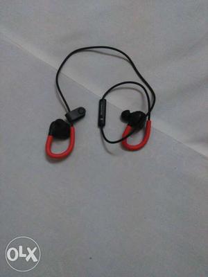 Reconnect sporty stereo earphone. Wireless with extra