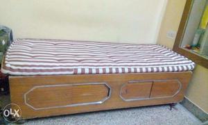 Single cot with Matries