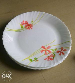4round floral Plates.1 plate used.1 month old.