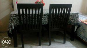 Dinning table with 4 chairs.very good condition
