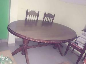 Dinning table with 6 chairs. In good condition...