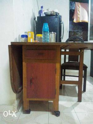 Foldable Dining Table in Good Condition