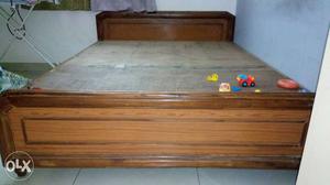 Its a queen size bed. Very good condition. Just