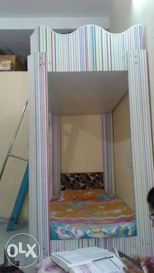 White And Pink Wooden Stripe Bunk Bed