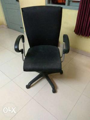 Black moving chair for sell. Very good condition.