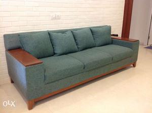 Couch, Plush green fabric with teak finish hand rest, 6x 2.5