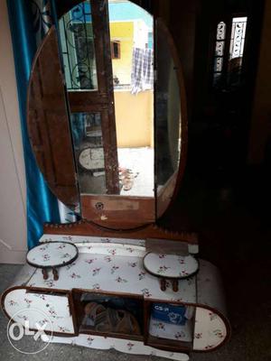 Dressing table with 3 sided mirror
