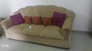 Excellent 3+1+1 couch Set with colourful cushions