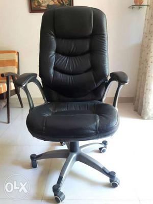 Executive revolving Chair in good condition