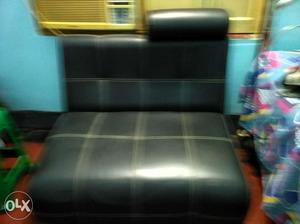 Heavily used Black Leather sofa 3+3+2 L tipe
