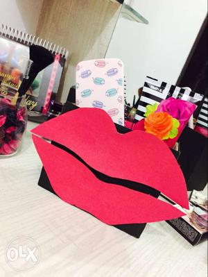 Organiser cardoboard lips box for your dressing