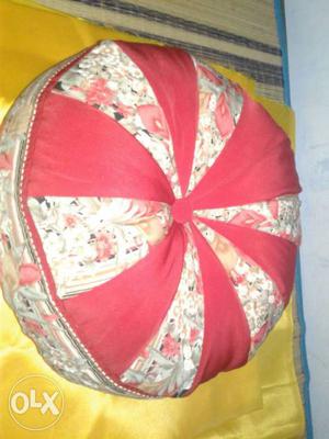 Round Red And Beige Floral Pad