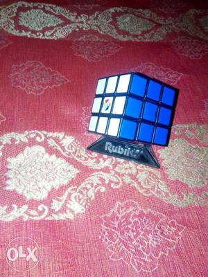 This is a super smooth and fast rubik's cub