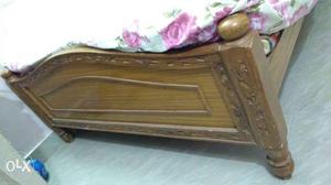 Wooden bed 6*4 in good condition available for