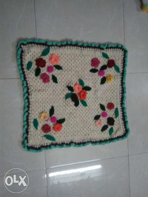 Woolen table cover full of Rose's
