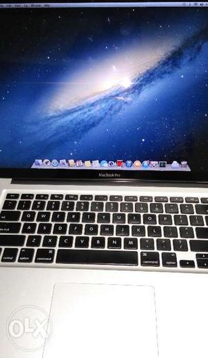 Apple Macbook pro quad core i7, 8GB ram, 1TB hdd, dual-boot