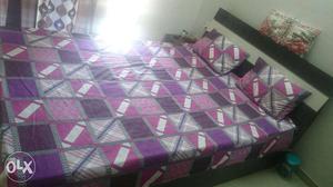 Bed and matters size is 5x7 urgent bcz need to