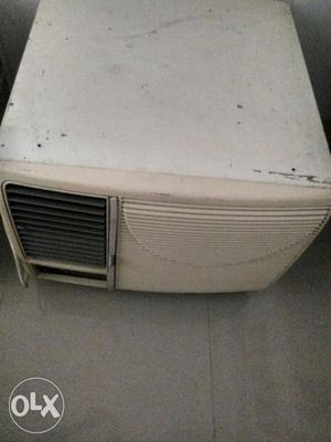 Carrier 1.5 ton window ac Excellent working