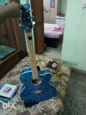 Signature 6 months old guitar Very Good Condition