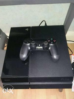 Sony PS4 Console With Controller